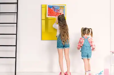 Magnetická tabule na kreslení ve světle žluté barvě