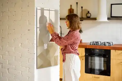 Magnetická popisovací tabule s motivem abstrakce trojúhelníků