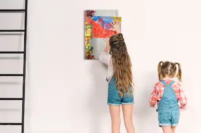 Magnetická tabule na kreslení se zeleninou na dřevěném podkladu