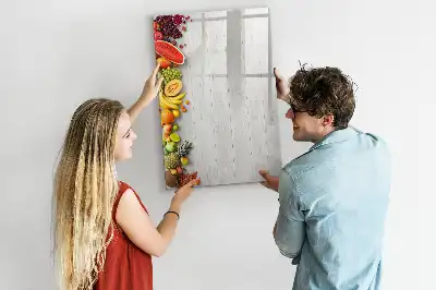 Magnetická tabule na kreslení se zeleninou na dřevěném podkladu