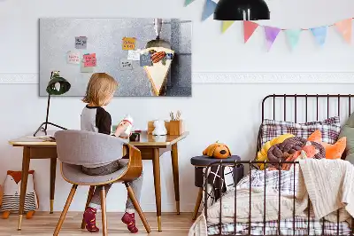 Magnetická popisovatelná tabule ve tvaru kousku dortu