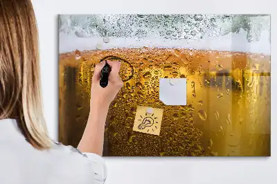 Magnetická kreslící tabule v designu půllitru piva