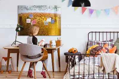 Magnetická kreslící tabule v designu půllitru piva