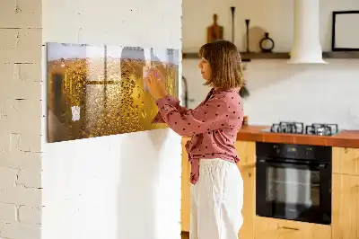 Magnetická kreslící tabule v designu půllitru piva