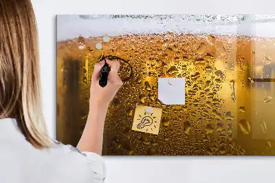 Magnetická kreslící tabule v designu půllitru piva
