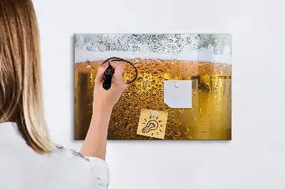 Magnetická kreslící tabule v designu půllitru piva