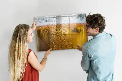 Magnetická kreslící tabule v designu půllitru piva