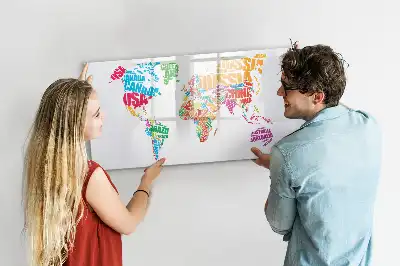 Magnetická kreslící tabule s motivem barevných názvů zemí