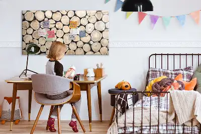 Popisovatelná magnetická tabule v designu kácených kmenů stromů