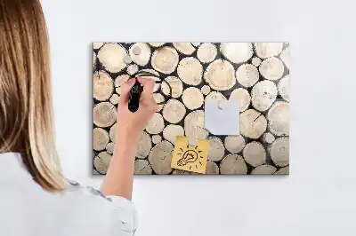 Popisovatelná magnetická tabule v designu kácených kmenů stromů