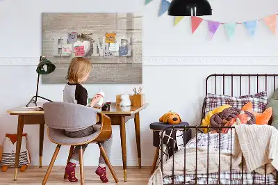 Popisovatelná magnetická tabule ve tvaru nápisu Domov