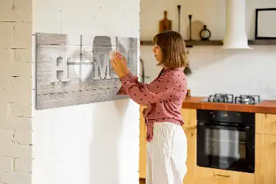 Popisovatelná magnetická tabule ve tvaru nápisu Domov