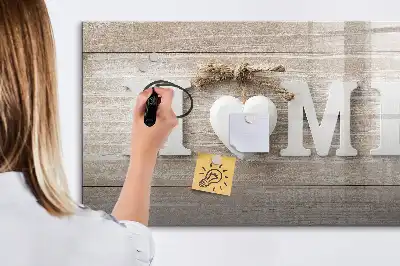 Popisovatelná magnetická tabule ve tvaru nápisu Domov
