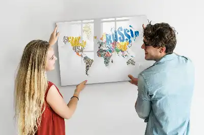 Magnetická kreslící tabule v designu textové mapy světa