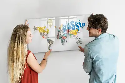 Magnetická kreslící tabule v designu textové mapy světa