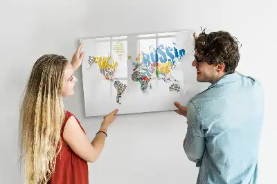 Magnetická kreslící tabule v designu textové mapy světa