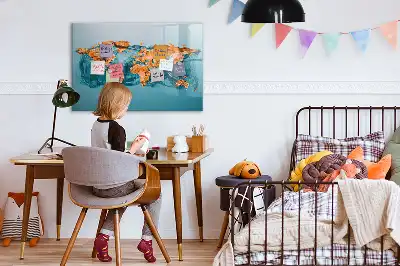 Popisovatelná magnetická tabule s motivem abstraktní mapy světa