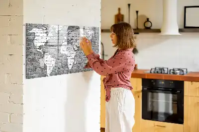 Magnetická kreslicí tabule v designu mapy světa na cihle