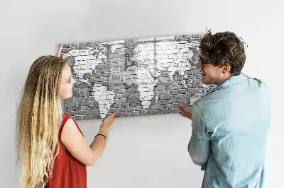Magnetická kreslicí tabule v designu mapy světa na cihle