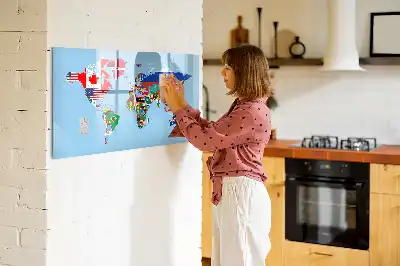 Magnetická kreslící tabule s motivem mapy se světem a vlajkami