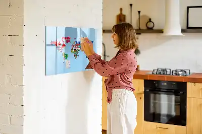 Magnetická kreslící tabule s motivem mapy se světem a vlajkami