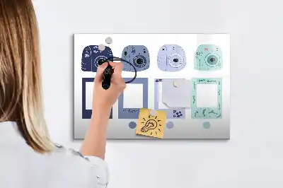 Magnetická tabule v podobě polaroidových rámečků