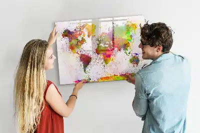 Magnetická tabule s motivem akvarelové mapy světa v provedení s možností popisování