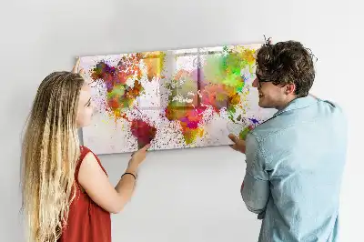 Magnetická tabule s motivem akvarelové mapy světa v provedení s možností popisování