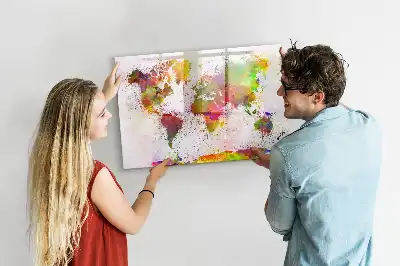 Magnetická tabule s motivem akvarelové mapy světa v provedení s možností popisování