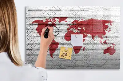 Magnetická tabule s mapou světa motivy cihelné zdi