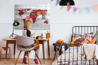 Magnetická tabule s mapou světa motivy cihelné zdi