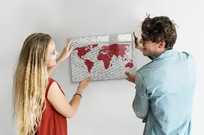 Magnetická tabule s mapou světa motivy cihelné zdi
