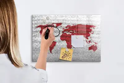 Magnetická tabule s mapou světa motivy cihelné zdi