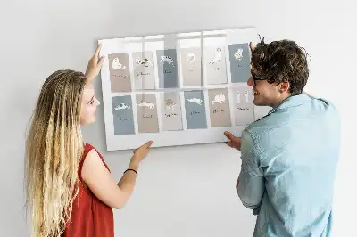 Magnetická tabule ve formě kočičího kalendáře
