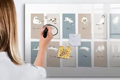 Magnetická tabule ve formě kočičího kalendáře