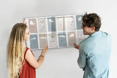 Magnetická tabule ve formě kočičího kalendáře