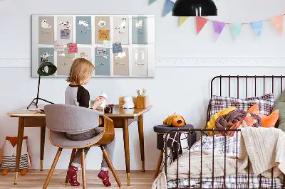 Magnetická tabule ve formě kočičího kalendáře