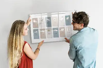 Magnetická tabule ve formě kočičího kalendáře