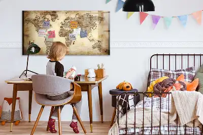 Magnetická tabule s motivem mapy světa v popisovatelném provedení