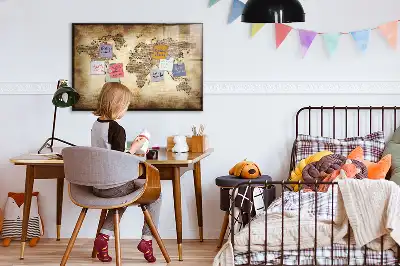Magnetická tabule s motivem mapy světa v popisovatelném provedení