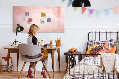 Popisovatelná magnetická tabule v designu růžového mramoru