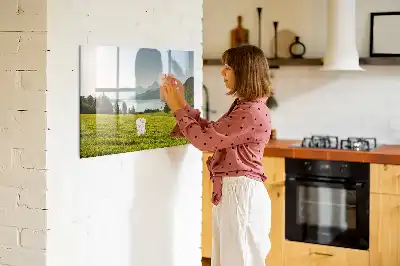 Popisovatelná magnetická tabule s motivem hory a pole