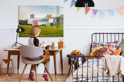 Popisovatelná magnetická tabule s motivem hory a pole