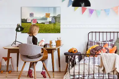 Popisovatelná magnetická tabule s motivem hory a pole