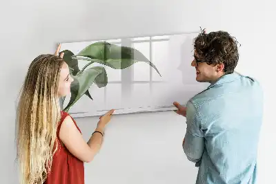 Popisovatelná magnetická tabule s motivem abstraktních listů