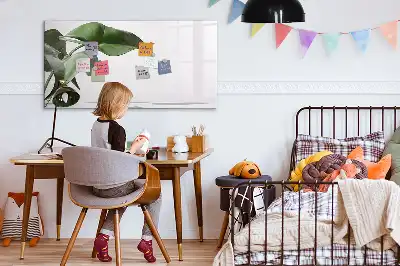 Popisovatelná magnetická tabule s motivem abstraktních listů
