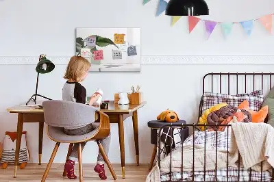 Popisovatelná magnetická tabule s motivem abstraktních listů