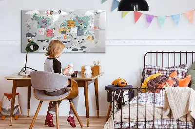 Popisovatelná magnetická tabule ve stylu kreslené mapy