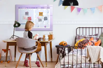 Magnetická kreslicí tabule v růžovém provedení jako roční plánovač