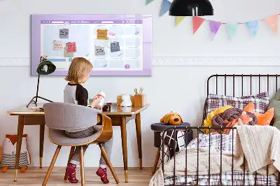 Magnetická kreslicí tabule v růžovém provedení jako roční plánovač